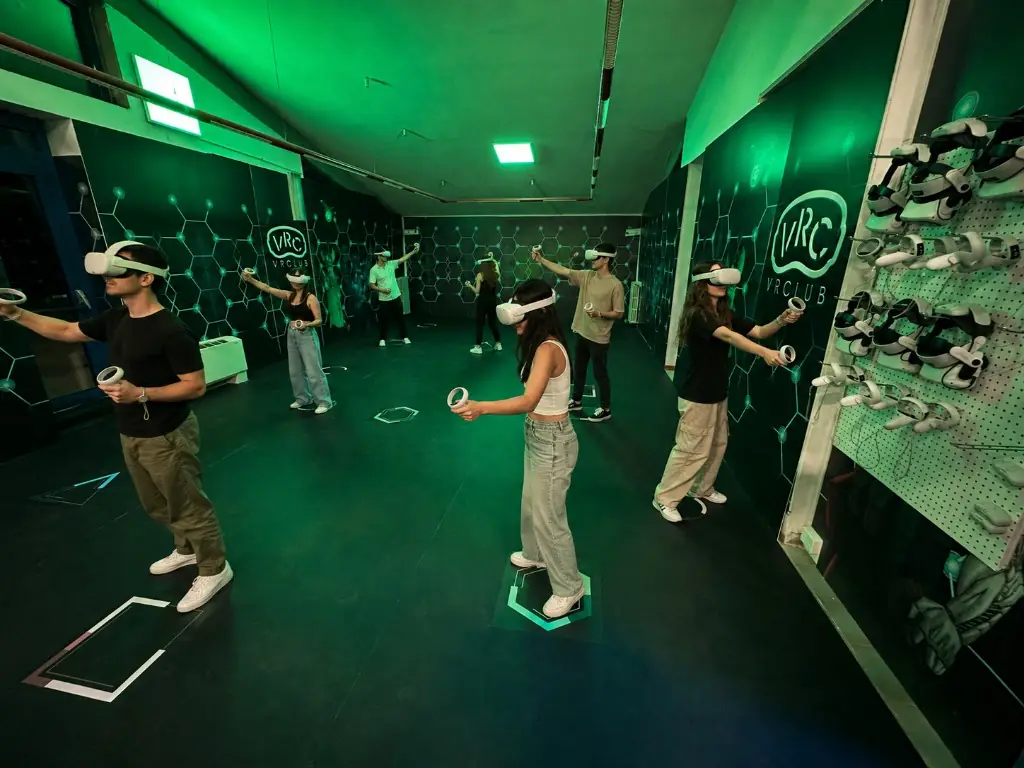 Gruppo nella Sala Verde di VRC Roccaraso durante una missione VR
